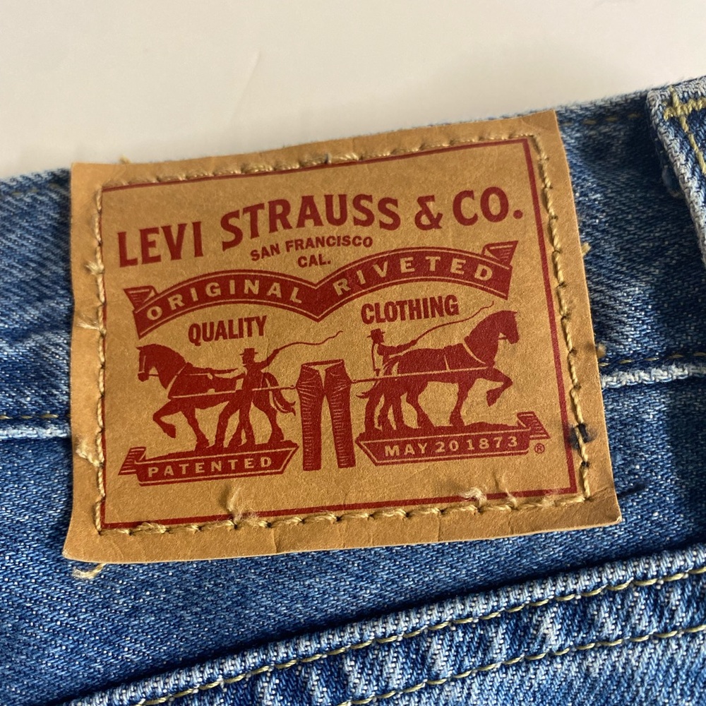 Levi’s -Low Pro Straight with 70’s boho black flower.Great condition..Size 29 - Picture 8 of 10